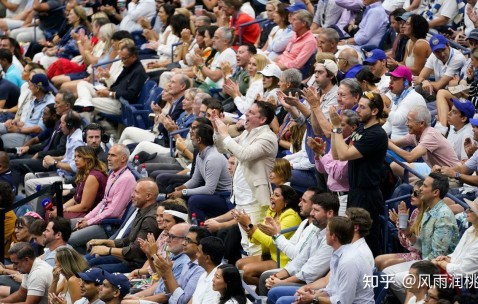 jiuyou-德约科维奇在湖人比赛中表现优异，最后时刻胜出引发热议！的简单介绍