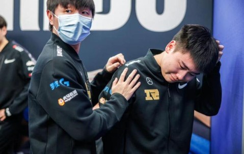 九游下载中心-关于詹姆斯在RNG比赛中战术调整，险胜引发热议！的信息