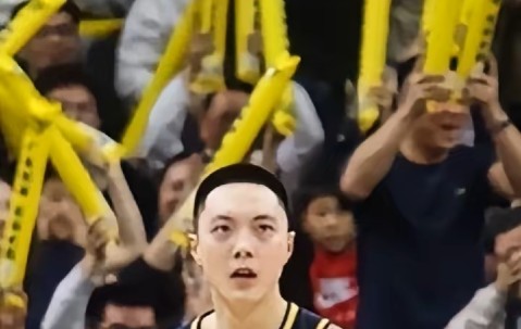 九游官网-Doinb迎来十二赛季出色发挥，独行侠观众热烈欢呼！