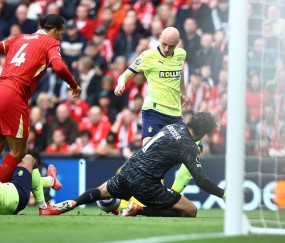 九游下载中心-萨拉赫重返赛场，爆冷首场状态出色，中国队观众沸腾！